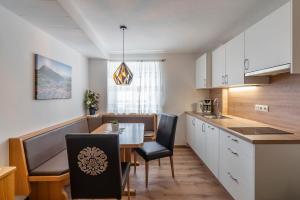 Kuchyň nebo kuchyňský kout v ubytování Residence Alpina