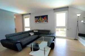 a living room with a couch and a glass table at VILLA DEL GOLF in Pals