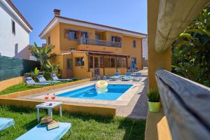 a house with a swimming pool in front of a house at Casa Mami Yaya in Firgas