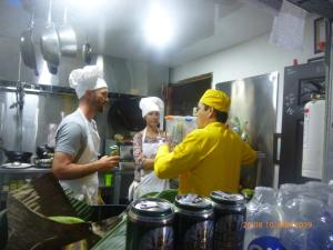 a group of people in a kitchen with chefs at Casa Turística Art-Vélez Salento in Salento +34 photos