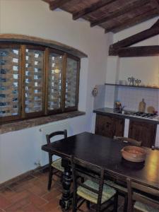 a kitchen with a table and chairs and a sink at apartment details Granaio in Pulicciano