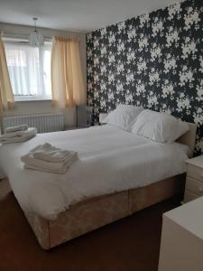 Ένα ή περισσότερα κρεβάτια σε δωμάτιο στο North Parade Seafront Accommodation