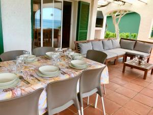 Posezení v ubytování MEDDAYS VILLA REDOS