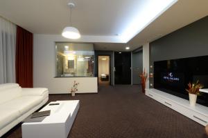 TV a/nebo společenská místnost v ubytování Hotel Galaxy