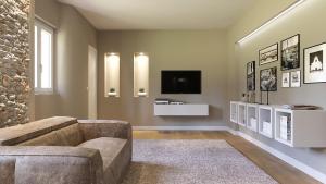 A television and/or entertainment centre at Luxury apartment in city center
