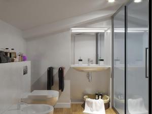 A bathroom at Luxury apartment in city center