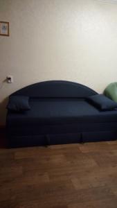 Cama ou camas em um quarto em Затишна двокімнатна квартира