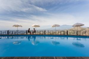 A piscina localizada em Hotel Sole Castello ou nos arredores
