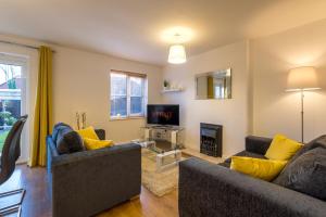 a living room with two couches and a television at Stunning Home In The Heart Of Cheshire - Winsford - FREE Parking - Professionals, Contractors, Families in Winsford