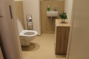 Zdjęcie z galerii obiektu Spacious, Modern 1-bdrm Apt near VIC & Austria Ctr w Wiedniu