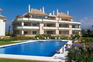 Bazén v ubytovaní Apt 321 Heaven Beach Apartments Guadalmansa Playa alebo v jeho blízkosti