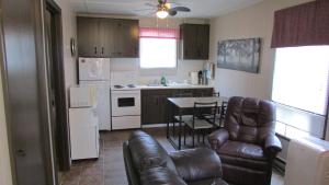 Кухня або міні-кухня у The Maples Cottages in Port Elgin