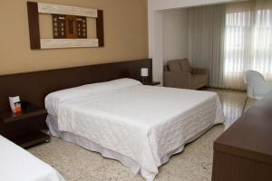 Postel nebo postele na pokoji v ubytování Santorini Hotel