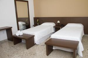 Postel nebo postele na pokoji v ubytování Santorini Hotel