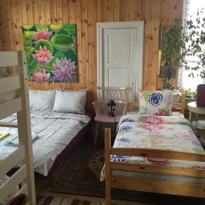a bedroom with a bed and a painting on the wall at Parkgatan villa in Krylbo