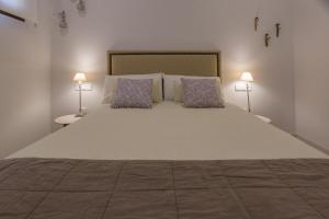 Cama o camas de una habitación en TRIA NOMINA Apartamentos Turísticos