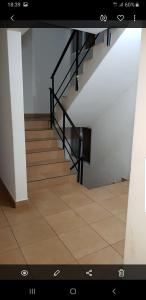 Blick auf eine Treppe in einem Gebäude in der Unterkunft Hotel POSTA NORTE in Posadas