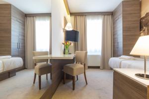 Postel nebo postele na pokoji v ubytování Hotel Royal Inn