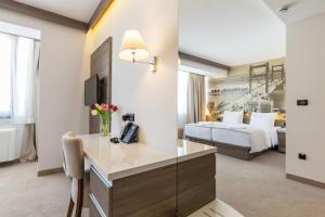 Postel nebo postele na pokoji v ubytování Hotel Royal Inn