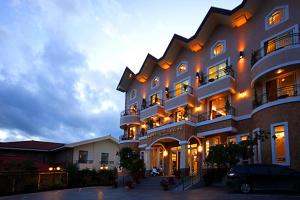 a large building with a car parked in front of it at Formosa Vacation Village Homestay in Ren'ai