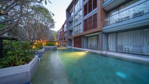 Bazén v ubytování The Nature Phuket - SHA Extra Plus nebo v jeho okolí