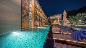 Bazén v ubytování The Nature Phuket - SHA Extra Plus nebo v jeho okolí