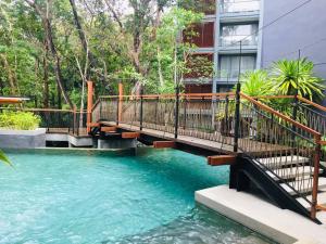 Bazén v ubytování The Nature Phuket - SHA Extra Plus nebo v jeho okolí