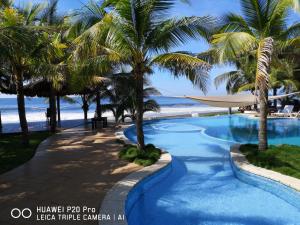 Bazén v ubytování Hotel Hawaian Paradise nebo v jeho okolí