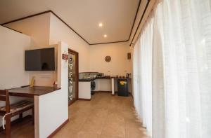 A cozinha ou cozinha compacta de Vivi Bungalows Resort