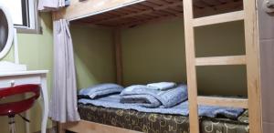 Birdsnest Hostel Hongdae Foreigner only客房内的一张或多张床位
