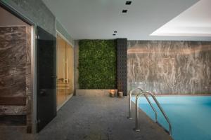 Ntinas Filoxenia Hotel & Spa内部或周边的泳池
