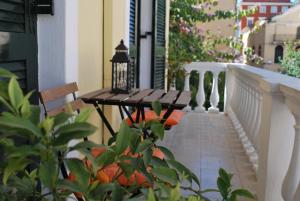 A balcony or terrace at Lilliput Studio Corfu Old Town