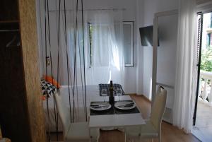 A television and/or entertainment centre at Lilliput Studio Corfu Old Town