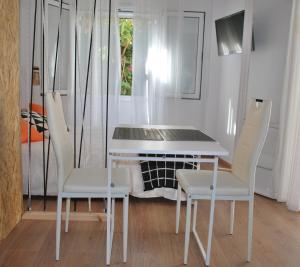 A television and/or entertainment centre at Lilliput Studio Corfu Old Town