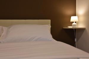 Een bed of bedden in een kamer bij Emilia Suite