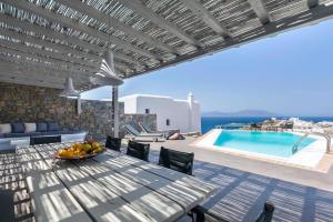 Bazén v ubytovaní Villa Tonic by Mykonos Mood alebo v jeho blízkosti