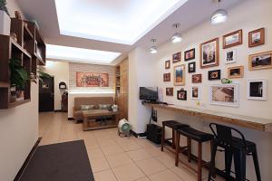 Televisyen dan/atau pusat hiburan di Happiness Yes Hostel 3