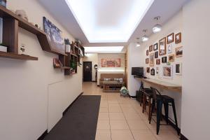 Televisyen dan/atau pusat hiburan di Happiness Yes Hostel 3