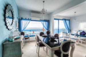 Posedenie v ubytovaní Navy Greece Villa with swimming pool & sea view
