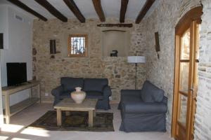 TV a/nebo společenská místnost v ubytování Hotel Rural Cal Torner Adults Only