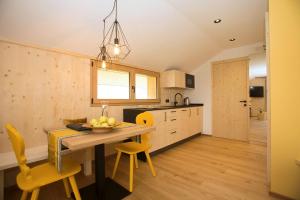 A kitchen or kitchenette at Birkenhof