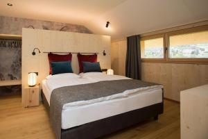 A bed or beds in a room at Birkenhof