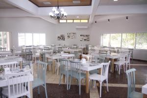 En restaurant eller et andet spisested på Kibbutz Beit Alfa Guest House