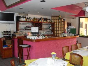 Khu vực lounge/bar tại Hotel Playa Cristal