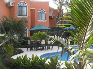 Kolam renang di atau dekat dengan Hotel Playa Cristal