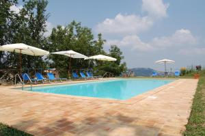 Bazén v ubytování Agriturismo SPA Serpanera nebo v jeho okolí