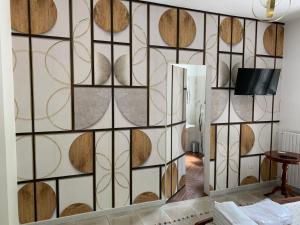 a room with a wall covered in wooden discs at La Villetta B&B in Scisciano