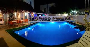 Der Swimmingpool an oder in der Nähe von Kavala Studio Hotel