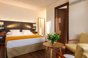 a hotel room with a bed and a couch at Hotel de Francia y París in Cádiz +37 photos