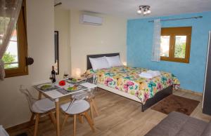 Postel nebo postele na pokoji v ubytování Rent House Karavi + 37 fotografií